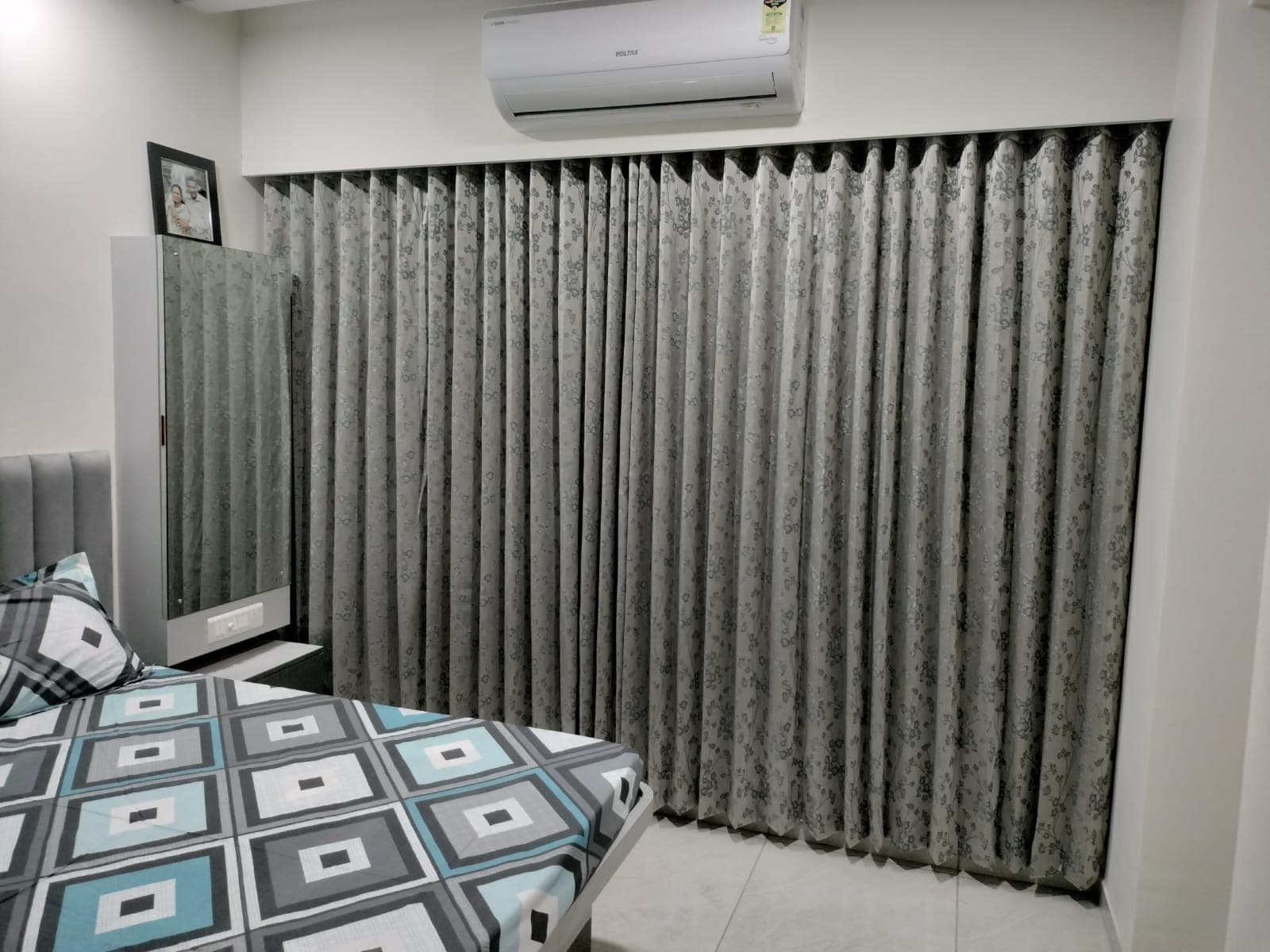 Bedroom Curtain and Blinds - custom furniture project by MistriKaam in Sindhu Bhavan, Ahmedabad